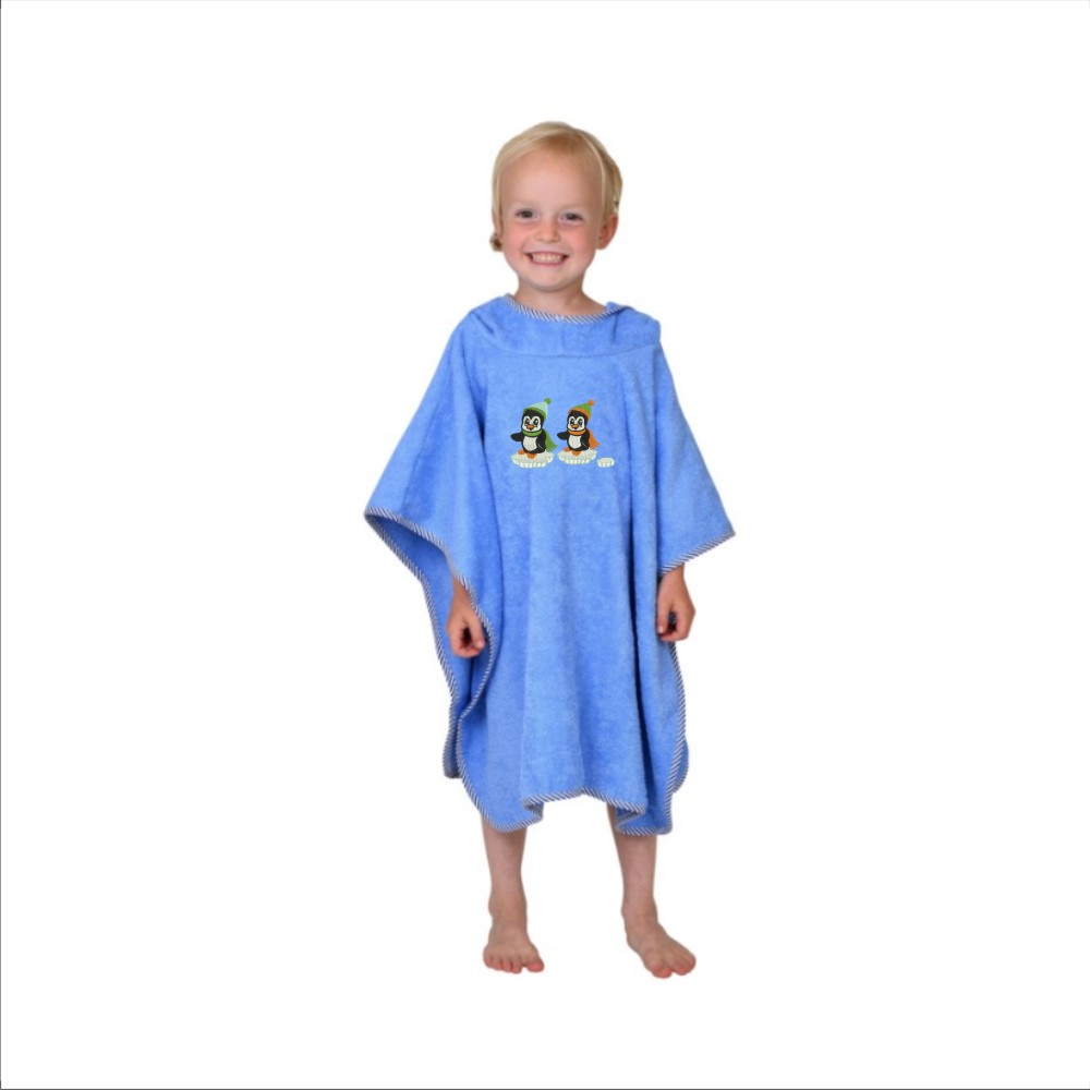 Bade-Poncho bestickt mit Pinguin (ciel)